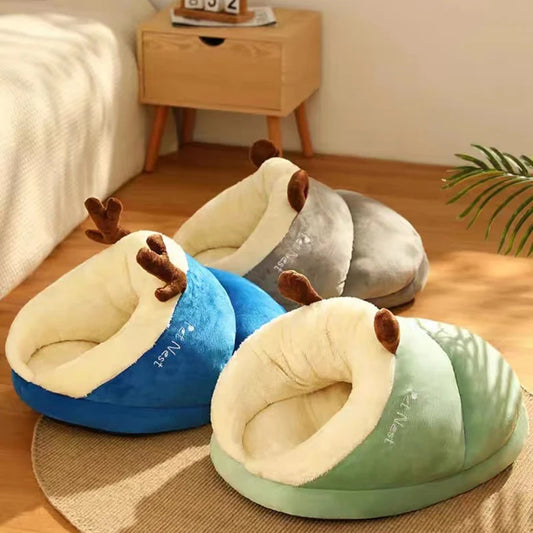 Cama Aconchegante para Cães de Raça Pequena – Design Respirável, Dobrável e Lavável em Forma de Pantufa